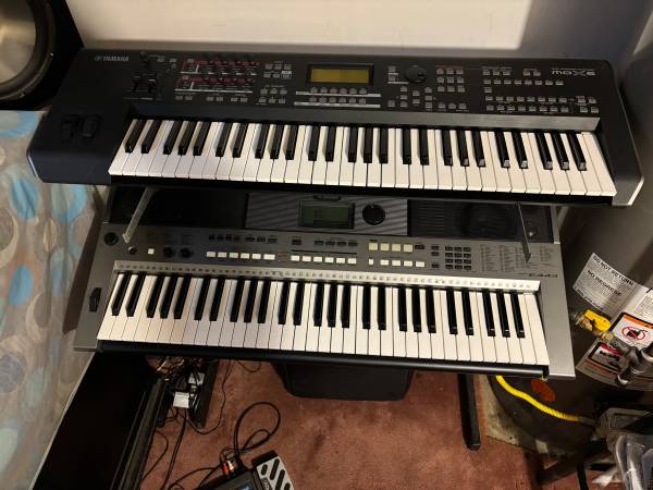 YAMAHA MOX6 SYTH,WORKSTATION KEYBOARD 1