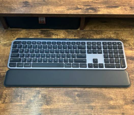 Logitech MX Keys for Mac & Palm Rest 1