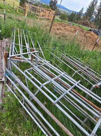 Farrowing crates 1