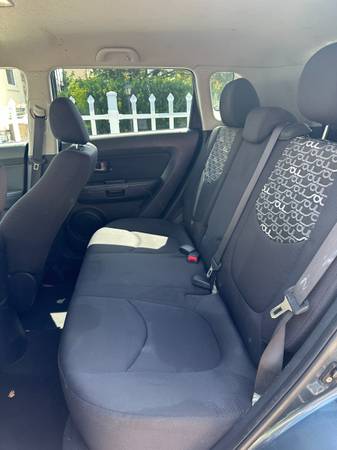 2011 Kia Soul + (Plus) w/ 5-speed Manual Transmission 95km - $2,500 (Staten Island)63654713510145124
