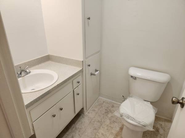 $900 / 1br - Comfortable 1 Bedroom – near shopping & freeway San Leandro (san leandro)64055519999363123