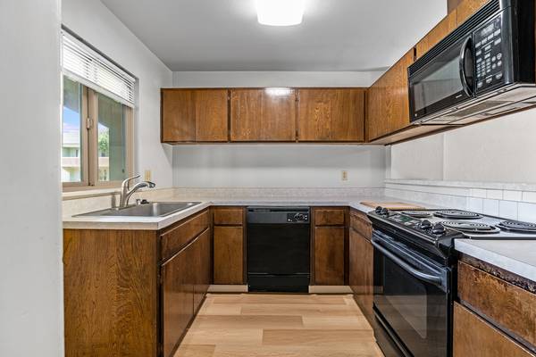 $3,850 / 3br - 1115 Camino del Valle - 3 Dormitorios|1.5 Baños| Casa Adosada (alameda)63686086028033121