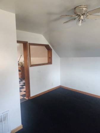 $900 / 1br - Amplio apartamento superior de un dormitorio (Kenosha)63774346370179122