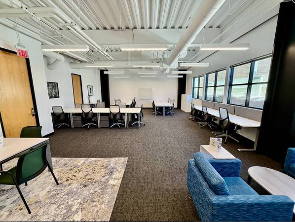 22 Person Window Team Office Ready for Move In, Scale up Today! 1