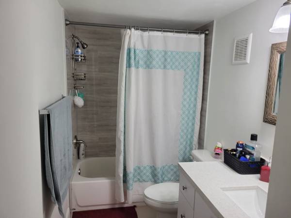 $2,225 / 2br - 1200ft2 - Beautiful Hialeah Apartment for Rent (HIALEAH)64002013465731123