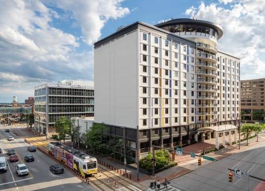$1,240 / 400ft2 - Vistas de la ciudad, Espacio de biblioteca/trabajo conjunto, Placa eléctrica (301 W Lombard St, Baltimore, MD)63694609822593121