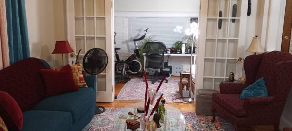 $1,250 / 2br - 1300ft2 - FOR WOMEN ONLY - Roommate Needed in a Large 2-Bedroom Apt - Sept 1 (Boston)63655287580801121