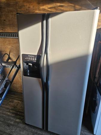 Frigidaire standard depth fridge $150 1