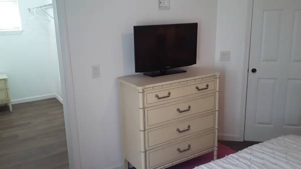 $900 Room in Lake House (Hernando)63693484143489122