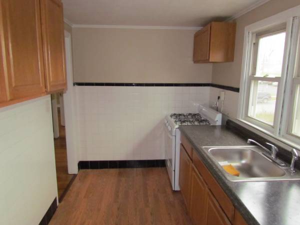 $1,950 / 3br - 702ft2 - 3BR heat/hot water INCLUDED - 20 Mansion St, 2nd floor (City of Poughkeepsie)64035736807170121