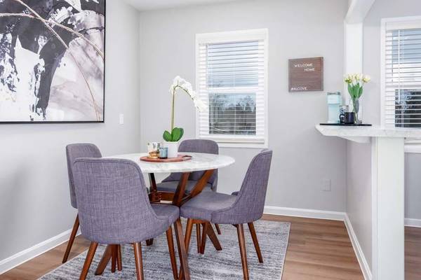 $1,510 / 2br - 758ft2 - Spacious One, Two, & Three Bedroom Apartment Homes (Burien)63688443891971123
