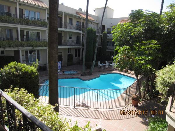 $1,995 / 1br - **********************Brentwood Lower Front 1+1 Condo**************** (11670 Sunset Blvd.)64035739800578121