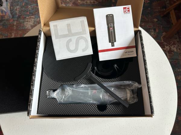 Micrófono condensador de diafragma grande sE Electronics sE2200 VE Edición Limitada Vi - $160 (Wasilla / Anchorage)63470285042945123