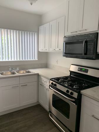 $2400.00 / 2br - 950ft2 - Newly Remodeled 2 Bedroom in Van Nuys!63701166536833124