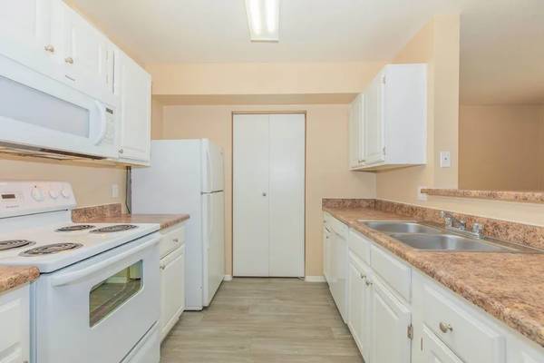 $1,520 / 2br - 1002ft2 - Stylish Casita Apartments Feel Like Home!!! Now Leasing!!! (Tucson)63674722112003122