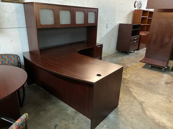 Executive L shaped desk 1