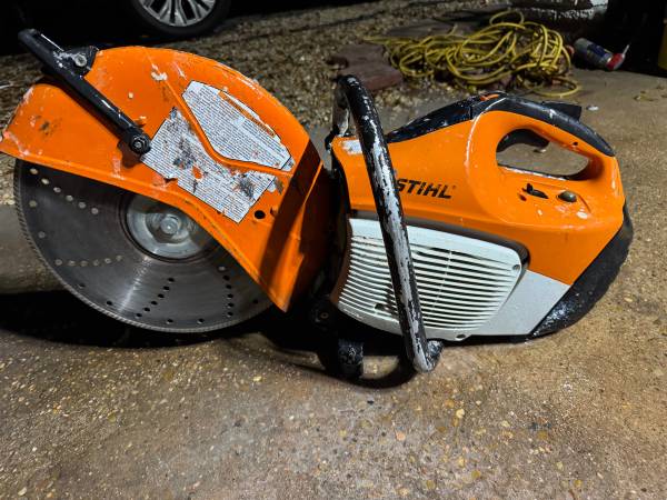 Stihl TS-420 concrete saw with diamond blade 1