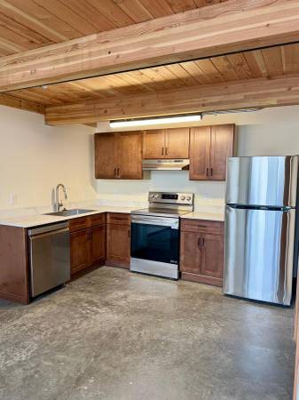 $1,770 / 1br - 647ft2 - AC, Stainless Steel Appliances, High Ceilings, Wood Laminate Flooring (Kern)63831398022403123