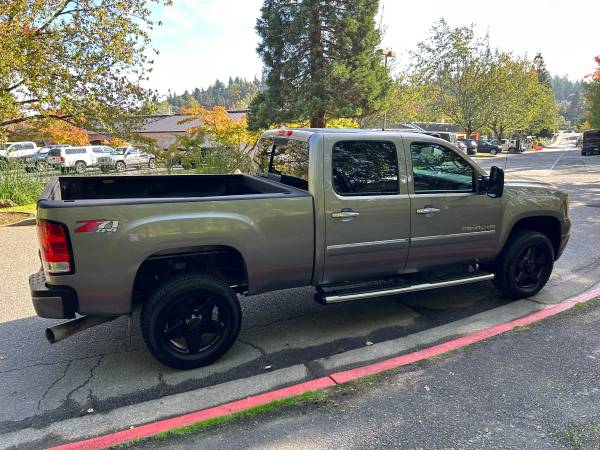 2013 GMC Sierra 2500HD Denali 4WD --Diésel, totalmente equipado, título limpio-- - $32,995 (kirkland)63613935023235123