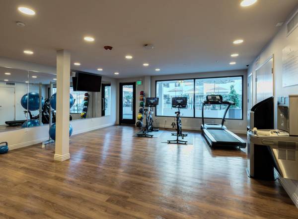 $2,495 / 1br - Resort-Style 1 Bedroom/ 1 Bath + Urban Style + Stainless Appliances (Hillcrest)63657141737219121