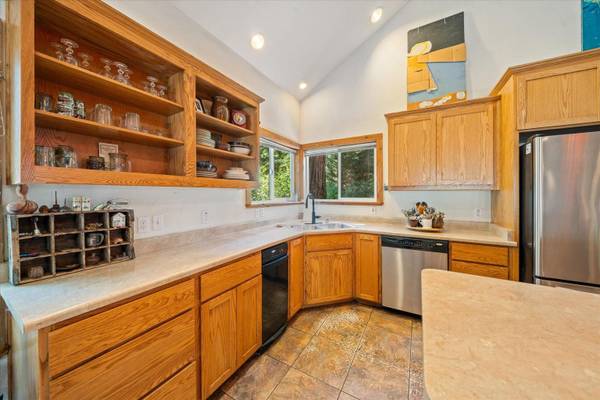 $299,900 / 2br - 2088ft2 - 7652 Eastwood Way - Private Forest Home (Shingletown)63972531810819124