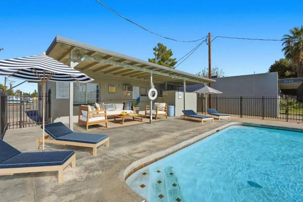 Inviting 2 BR -Unbeatable Glendale Location 1