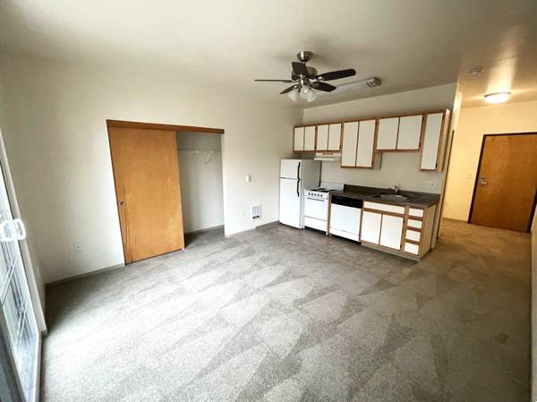 $1,050 / 392ft2 - Convenient Location, W/S/G included (Downtown Portland)63831753286657120
