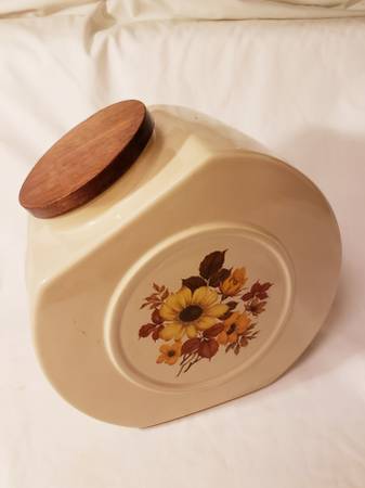 Vintage ceramic canister 1