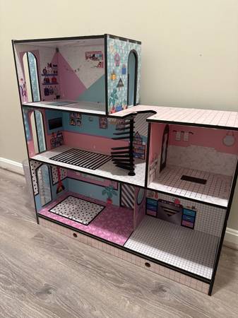 L.O.L. Dollhouse 1