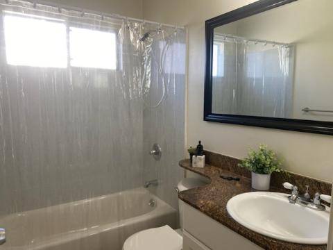 $2,650 / 2br - 965ft2 - *Specials on LARGE 2BR* 1st FULL MONTH FREE & $500 Security Deposit! (oakland lake merritt / grand)63671973160193123