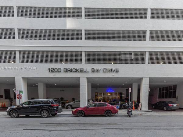 $2,750 / 425ft2 - Chic Studio with City & Bay Views in Brickell (Brickell)64051003279106120