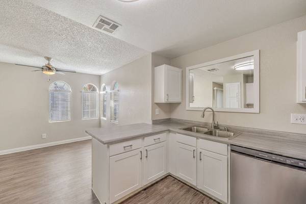 $1,489 / 2br - 1085ft2 - Fully Equipped Kitchen, Now Showing, Pers Welccome63859499415299124