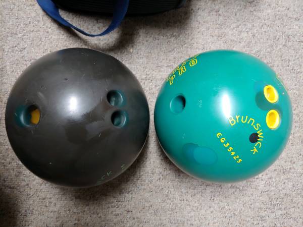 2 BOWLING BALLS - BRUNSWICK FANTOM & RHINO PRO - 15 LBS - $50 (PALM DESERT)62972944586497123