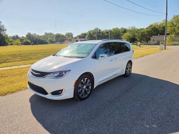 2017 Chrysler Pacifica - Financing Available! 1