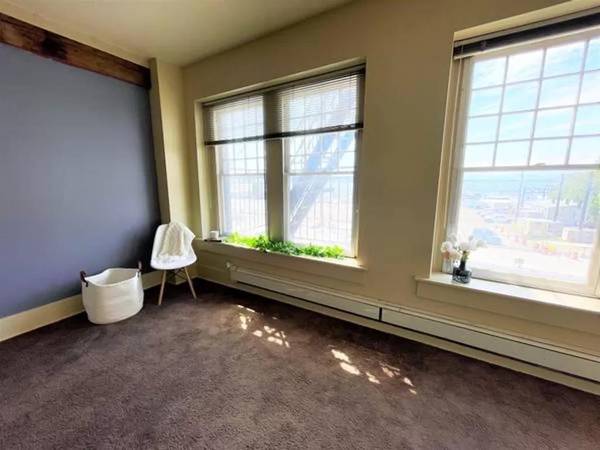 $1,250 / 338ft2 - Directamente frente al frente acuático, edificio histórico, vistas al agua (Seattle)63688462336259121