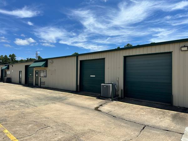 $1,930 / 2400ft2 - OFFICE/ WAREHOUSE COMMERCIAL SUITE AVAILABLE IN DURHAM (Durham)64204223550337120