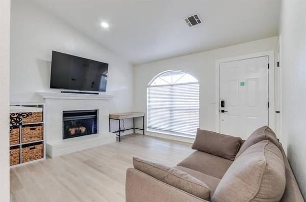 $1,370 / 1br - 527ft2 - Stylish design condo in Forest Point near Lake Hefner. (Oklahoma City)63670502780161120