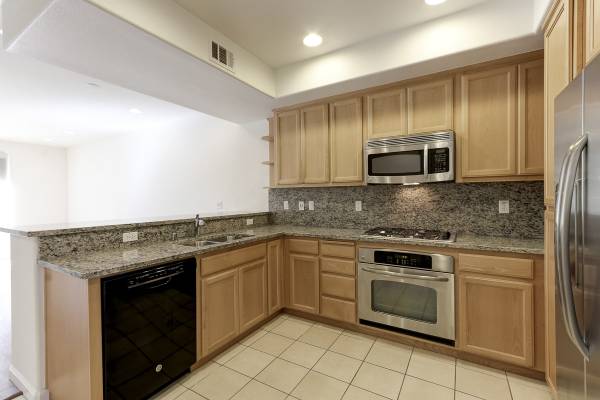 $3,000 / 4br - 1573ft2 - Gorgeous 4Bd/4Ba Townhouse in Park-Like Setting @ 2092 Sheffield Dr (san jose north)63946805945986124