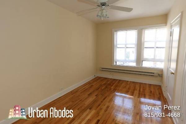 $1,295 / 400ft2 - $300 OFF 1ST MONTHS RENT! Attractive Studio, 1 Bath in Lakeview (Lakeview)63898859216258124