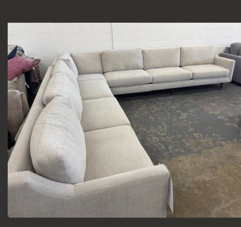New Showroom Display Model Sectional 147 x 147 x 36 1