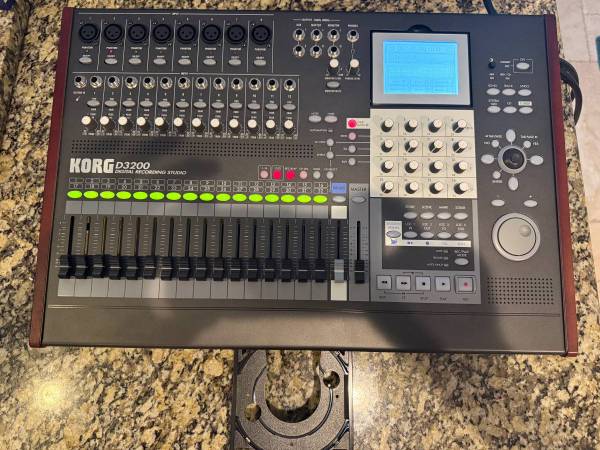 Korg D3200 32 Track Digital Recording Studio - musical instruments