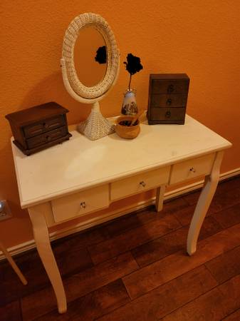 Vanity or console table with mirror and jewelry boxes, Vase. Needs tou 1