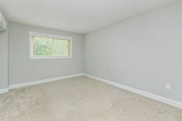 $2,010 / 425ft2 - Breakfast Bar, Linen Closet, Walk-in Closets (4820 Kenmore Avenue, Alexandria, VA)63822294295809122