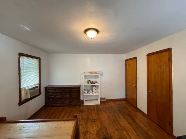 $500 / 240ft2 - $500.00/bedroom Looking for Roommate@Shaker Square (cleveland)63939132330626122