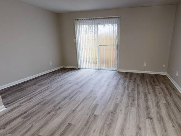 $1,215 / 2br - 850ft2 - Rent discounts for Preferred Employees @ Colony Village (New Bern)63861960550147124