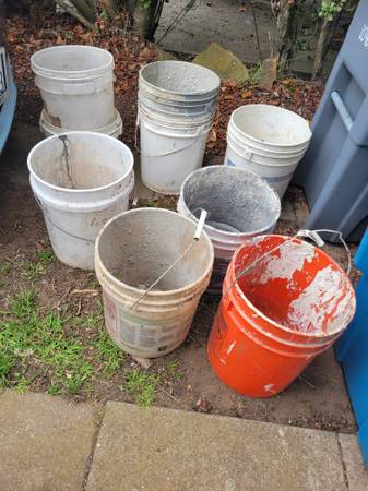 5 Gallon Buckets. 10 of them 1
