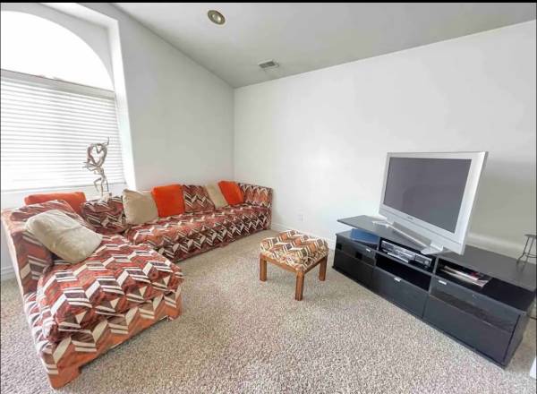 $990 / 1br - 7000ft2 - No Deposit, Primary suite in Big home.  Near hospitals, bus routes, trax, centra (Murray)63969051219842122