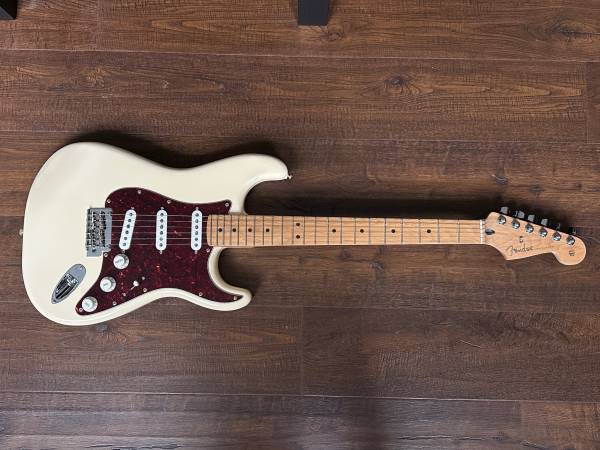 Fender Player Limited Edition Stratocaster with Roasted Maple Neck 1