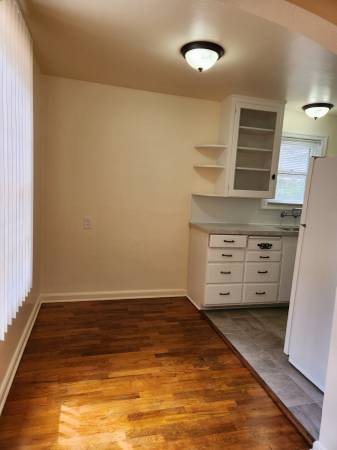 $1,295 / 1br - 1 Bdrm Apt in Quaint Downtown Complex! - 1326 Charnelton St #3 (Eugene)63977275162370124