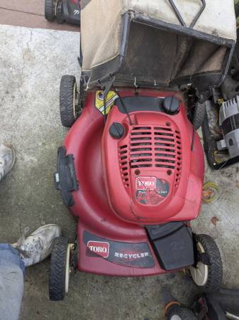 Toro self propelled gas lawn mower 1